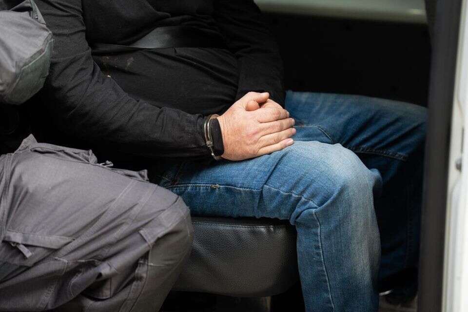 אזיקים (אילוסטרציה) , דוברות המשטרה