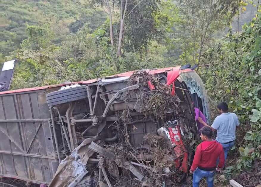 תיעוד קשה: האוטובוס התדרדר במורד ופיזר נוסעים לכל עבר