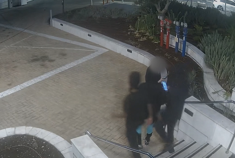 "שודדי האייפון": שני קטינים נעצרו בחשד לחטיפת טלפונים בבת ים