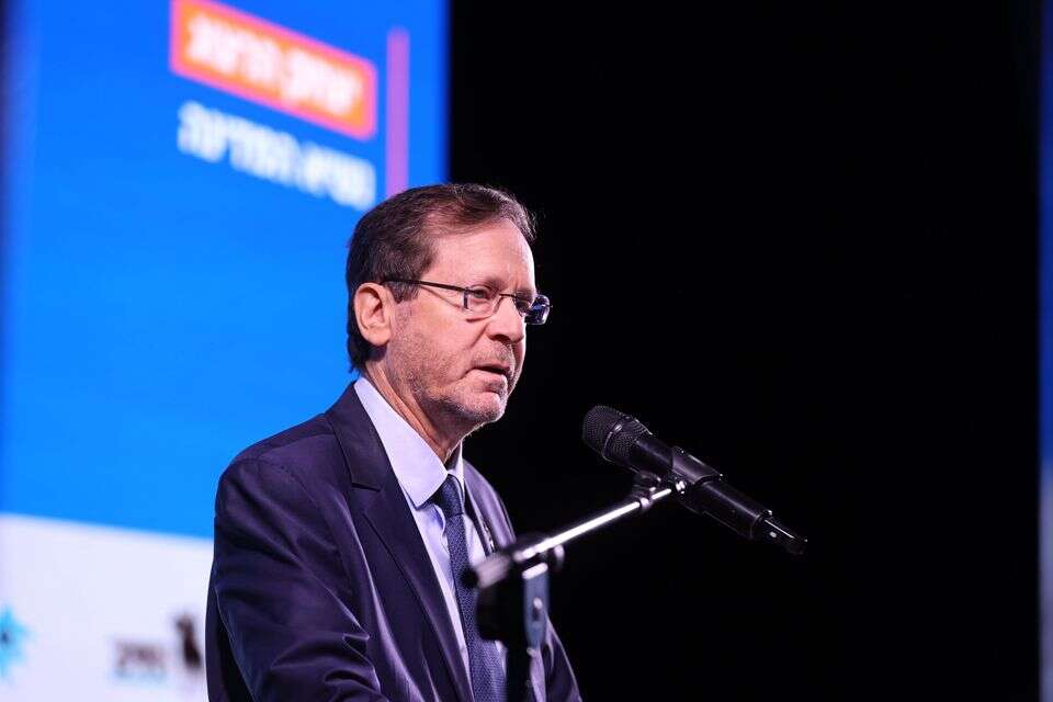 A tribute of respect: on the crime in the sector and the presidential embrace