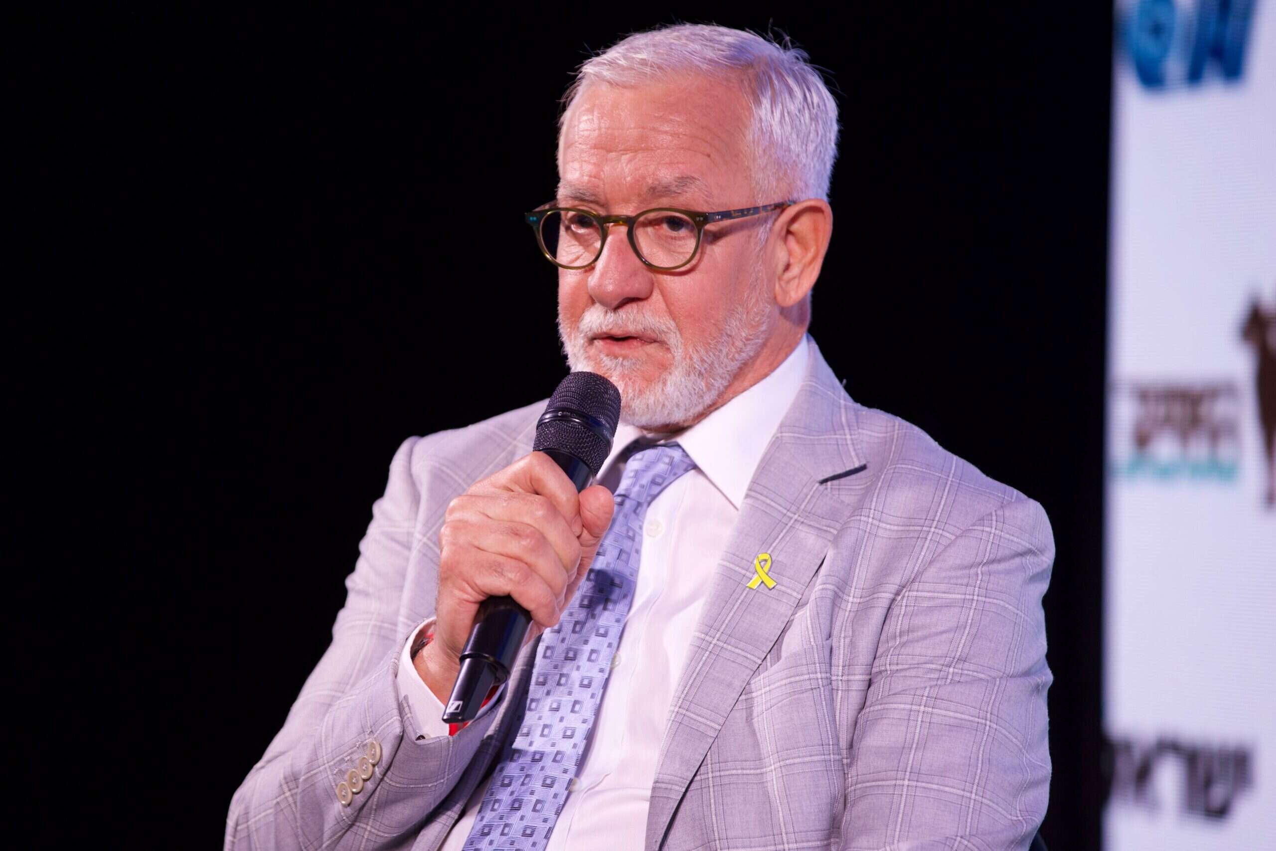 חיים טייב: “ההורים שלנו עשו את הבלתי יאמן - למה התבלבלנו בדרך?“כמה אנשים הגיעו להלוויה של עמוס עוז