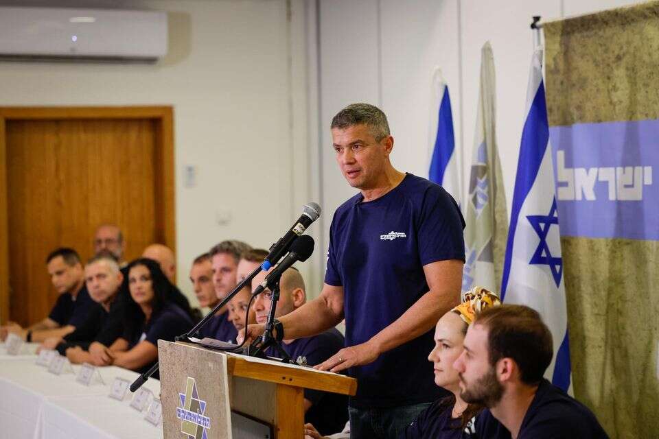 יועז הנדל משיק את מפלגת המילואימניקים , אורן בן חקון