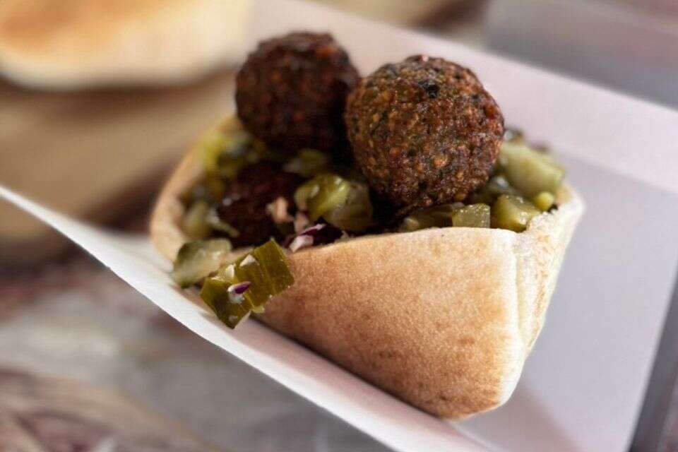 "הפלאפל הכתום" , ליאת נעמי שירית