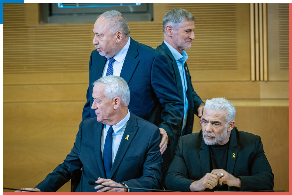 אם חייזרים יבקשו מהאופוזיציה "טייק מי טו יור לידר" - מה תהיה התשובה? גולן, ליברמן, לפיד וגנץ , .