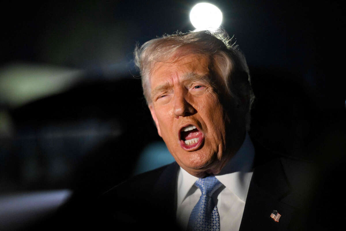 החנינה שטראמפ מתחרט עליה: "חוסר נאמנות, עובד עם השמאל הקיצוני"