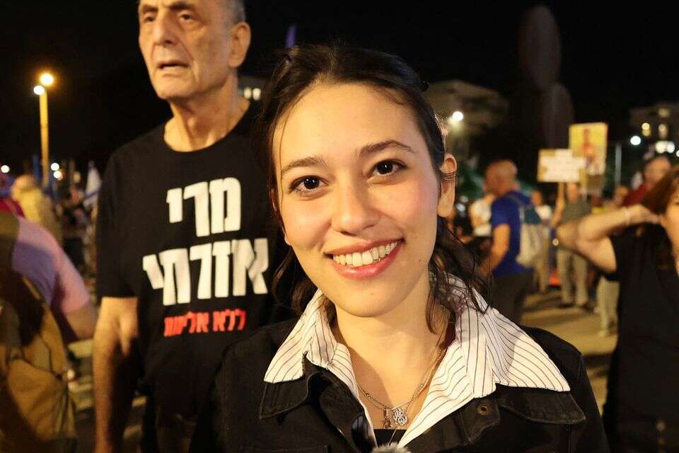 הפעילה החברתית הדר מוכתר בכיכר הבימה , קוקו
