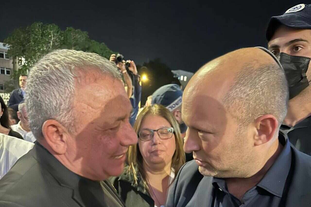 Bennett: Eisenkot should join me, I have twice as many mandates