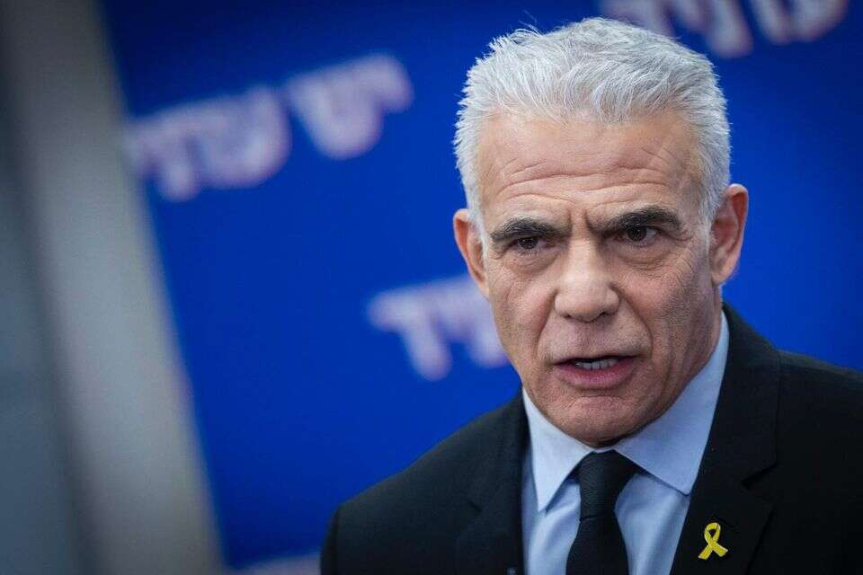 לפיד בישיבת הסיעה של "יש עתיד" , חיים גולדברג/פלאש90