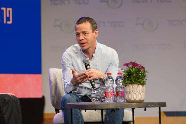 עמית סגל , לירון מולדובן