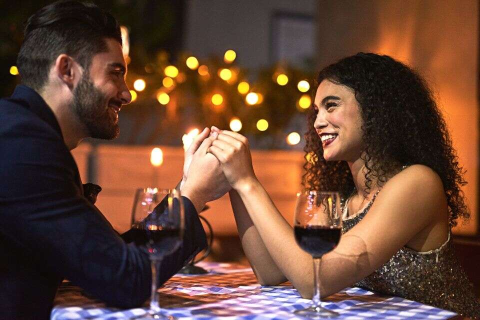 דייטים הכרויות טינדר זוגיות מערכות יחסים , istockphoto