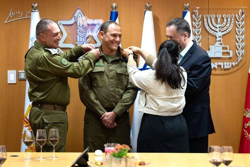 בתמונה משותפת ראשונה של כ"ץ וזמיר מאז הפיצוץ: עו"ד איתי אופיר מונה רשמית לפצ"ר החדש
, דובר צה"ל