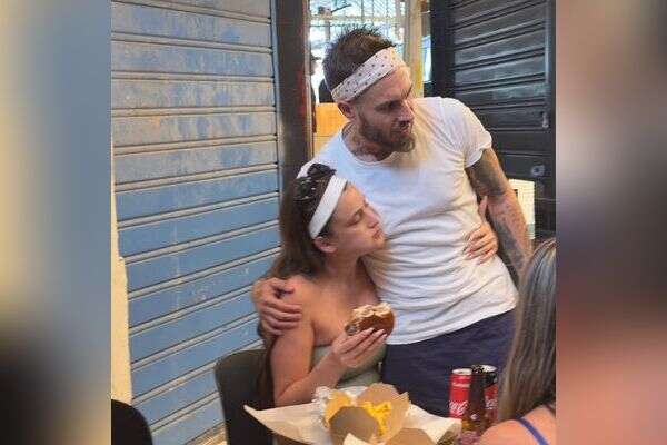 טום אביב וגל גברעם ב-holy cow, המסעדה של אביב , השם שמור במערכת Forreal