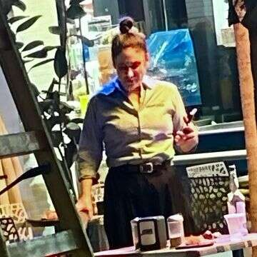 כוכבת "ארץ נהדרת" מצלמת סדרה חדשה