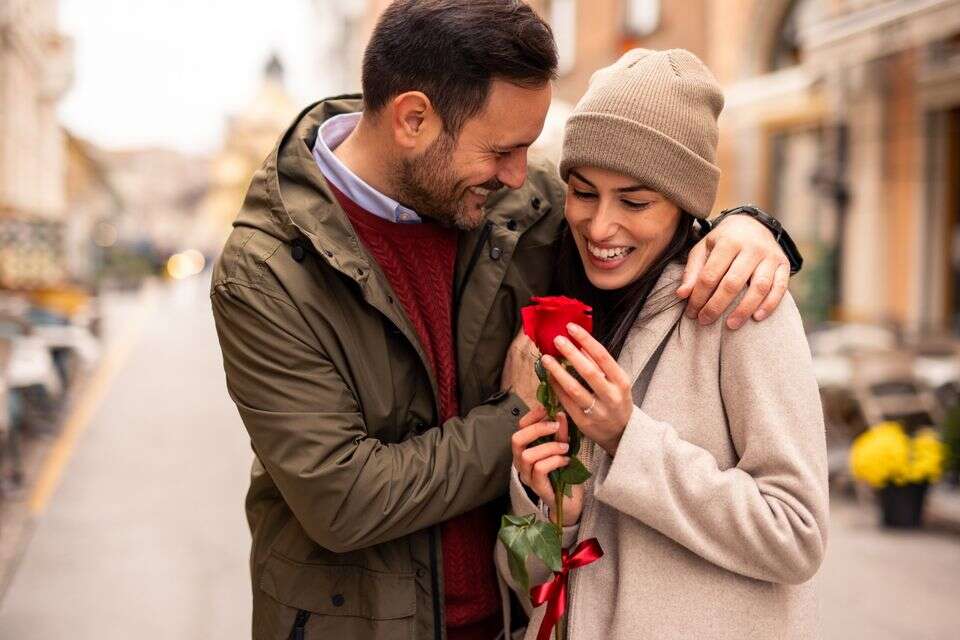 5 סימנים שאתם "מונוגמיסטים סדרתיים" - לפי מטפלים זוגיים