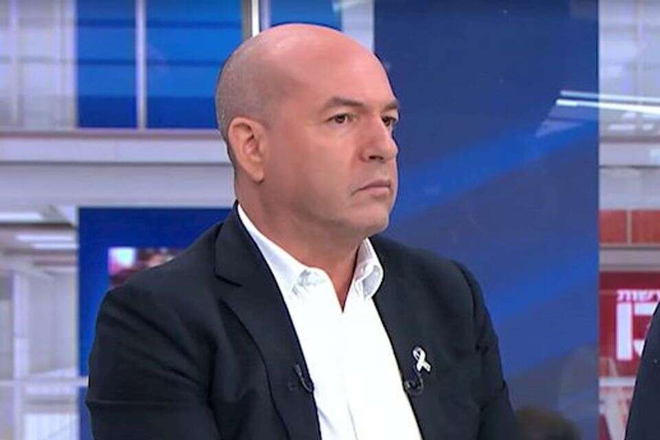 אייל ברקוביץ' חוטף: "מה הוא מושיב אותה עליו?! מטריד"