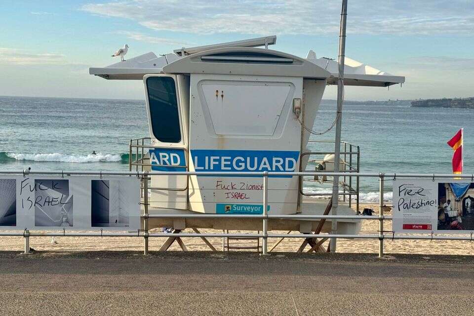 כתובות הנאצה שרוססו בחוף באוסטרליה ,