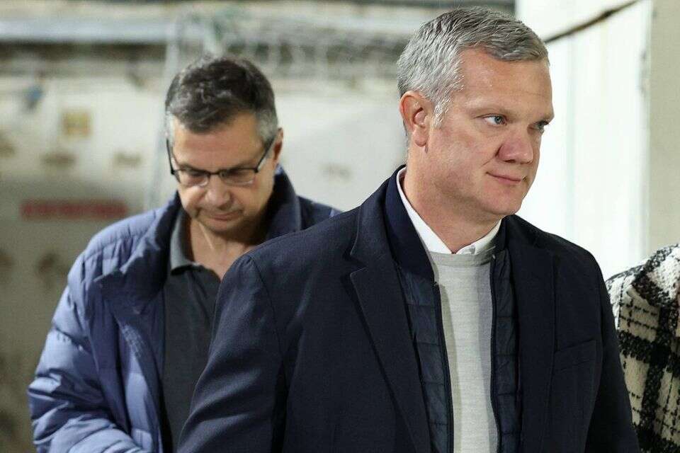 בן מנספורד וג'ק אנגלידיס , אלן שיבר