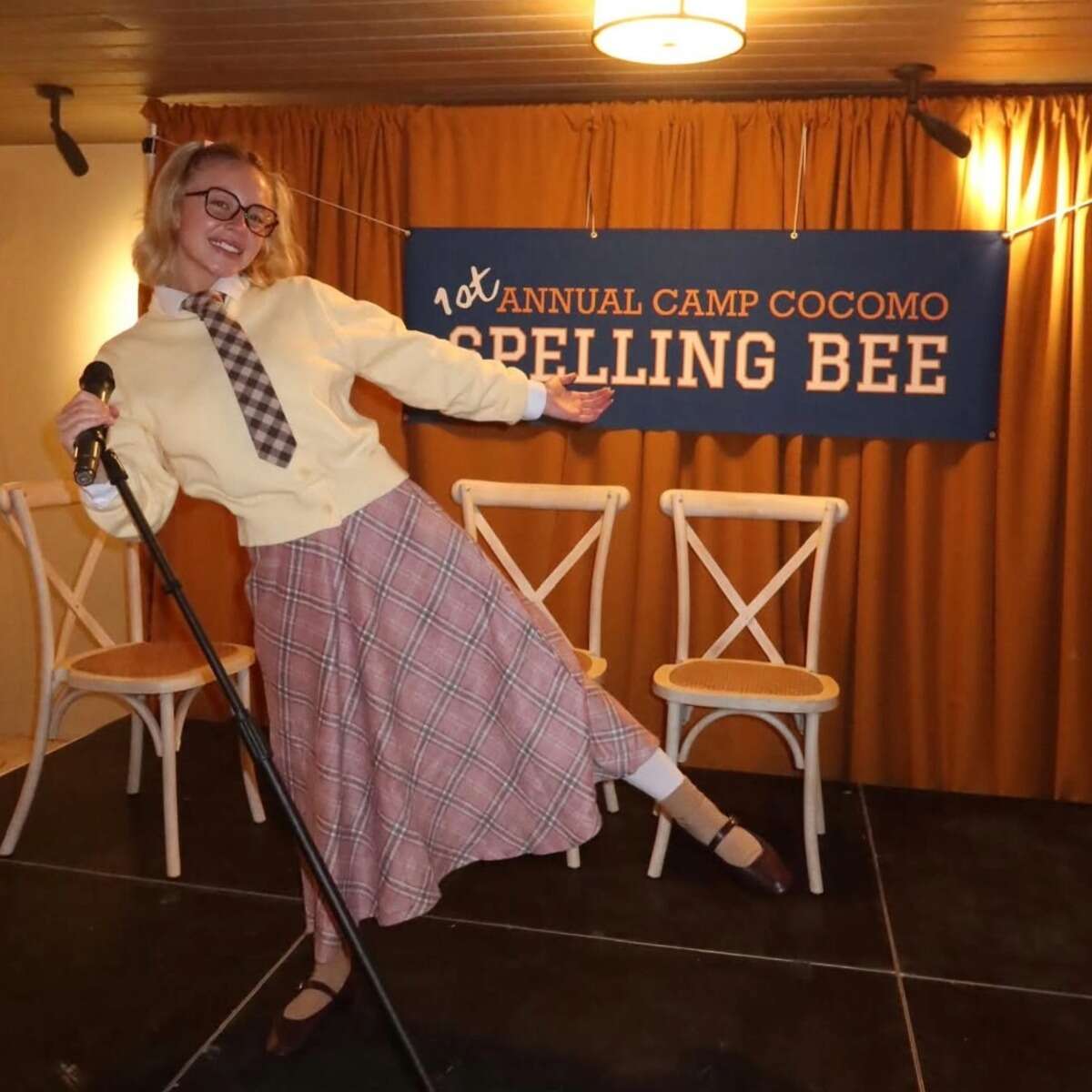 סידני סוויני מחופשת בחג ההודיה , מתוך עמוד האינסטגרם של סידני סוויני