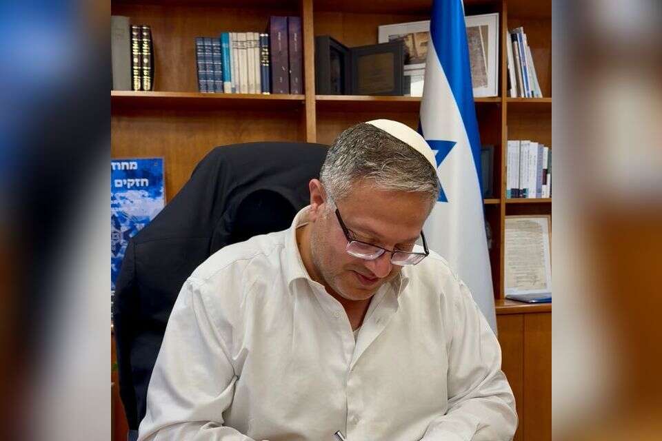 השר לביטחון לאומי איתמר בן גביר חתם על מינויו וקידומו של סנ"צ עמית פולק לתפקיד רע"ן שיטור וקהילה במחוז חוף , משרד לביטחון לאומי