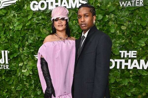 ריהאנה ואייסאפ רוקי על השטיח האדום של פרסי גותהם, 1 בדצמבר 2025, ניו יורק , Evan Agostini/Invision/AP