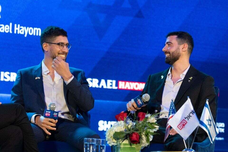 גיא גלבוע-דלאל לצד אביתר דוד: "לא יכולתי להזיז את הכתפיים, הוא היה צריך להוריד לי את המכנסיים"