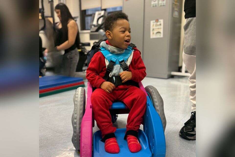 המצאה אחת, ילדות חדשה: כיסא בהדפסת תלת־ממד לפעוטות שלא יכולים ללכת