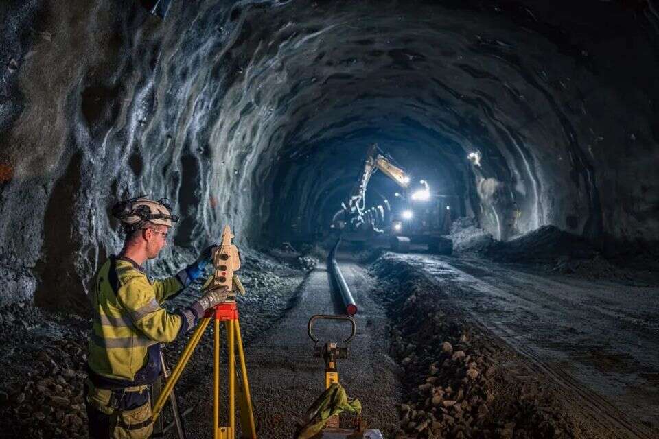 צוותים בנורבגיה חופרים מסביב לשעון כדי לבנות כביש תת-ימי באורך 27 ק"מ , שימוש לפי סעיף 27א' לחוק זכויות יוצרים