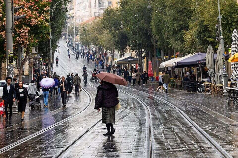 גשם בירושלים , אורן בן חקון