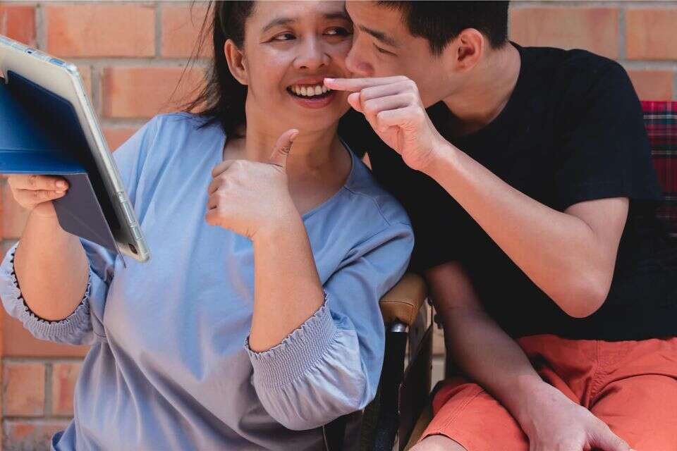 להתגבר על החרדה: כך עוזרות סטודנטיות לאוטיסטים להתמודד עם בדיקות רפואיות