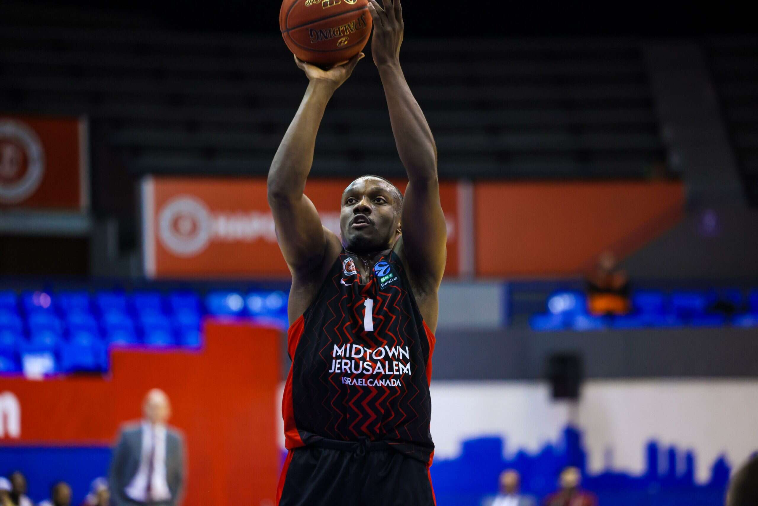 לפני החזרה לישראל: הפועל ירושלים הביסה 66:98 את ונציה