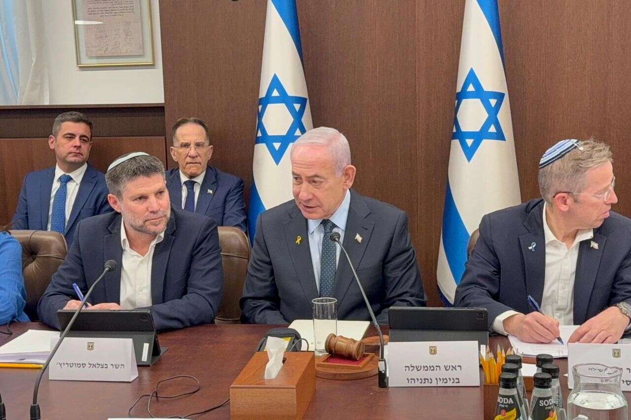 The approval of the budget is progressing - and the controversial reforms come out of the Settlements Law