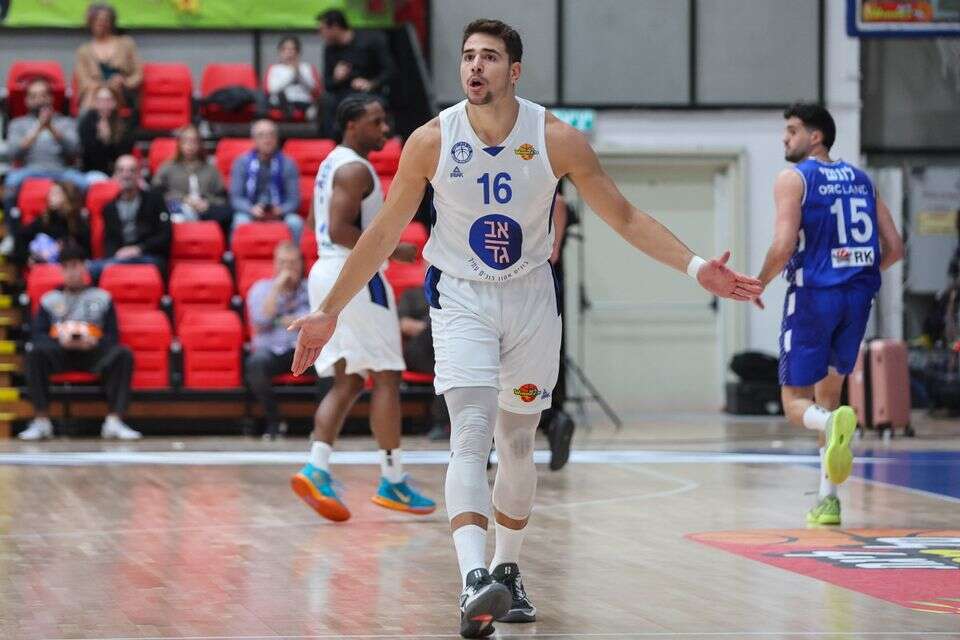 Hapoel Jerusalem is in advanced negotiations with a senior Israeli