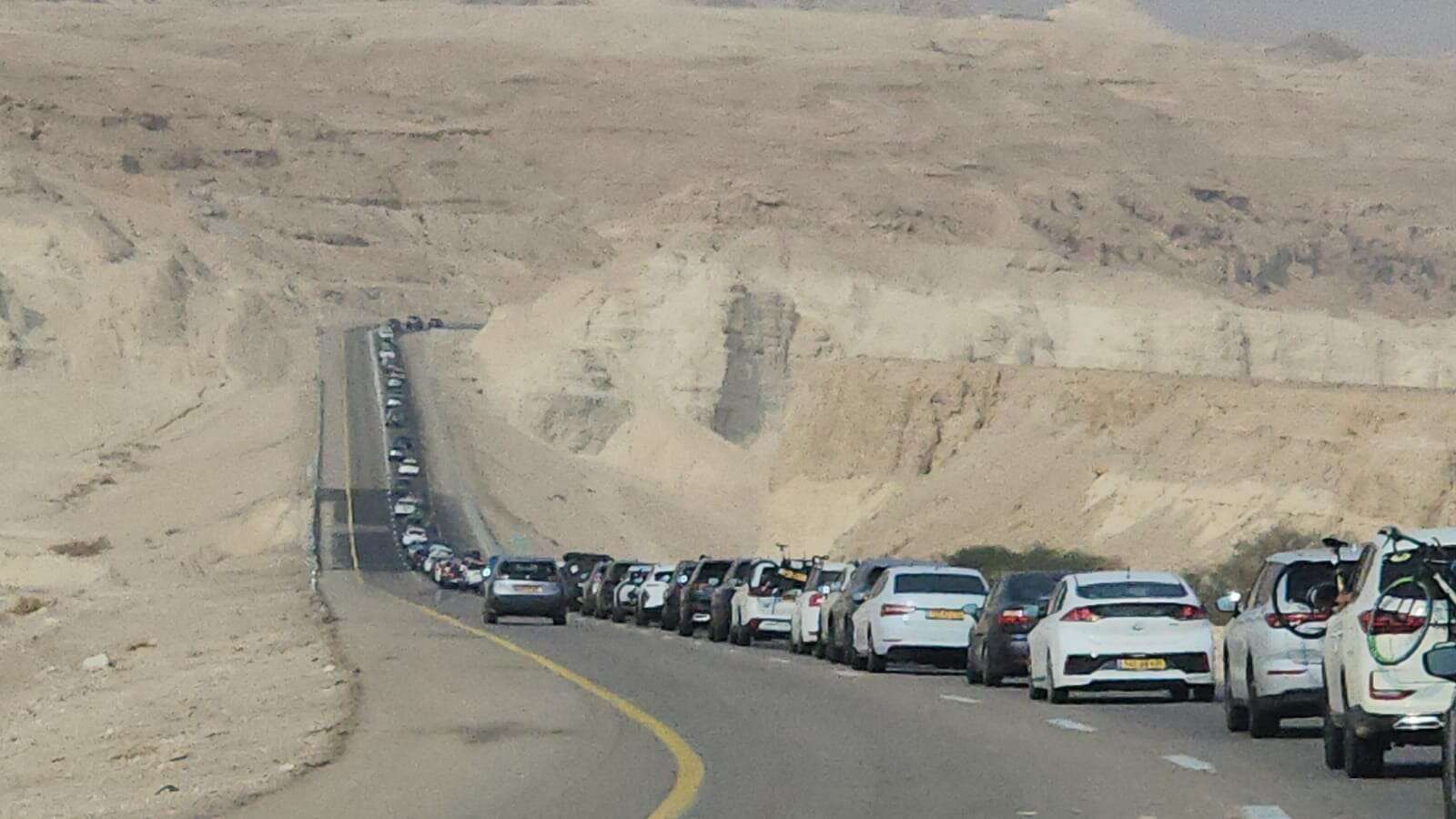 בדרום נערכים לשיטפונות: פקקי ענק בכביש 90 | צפו