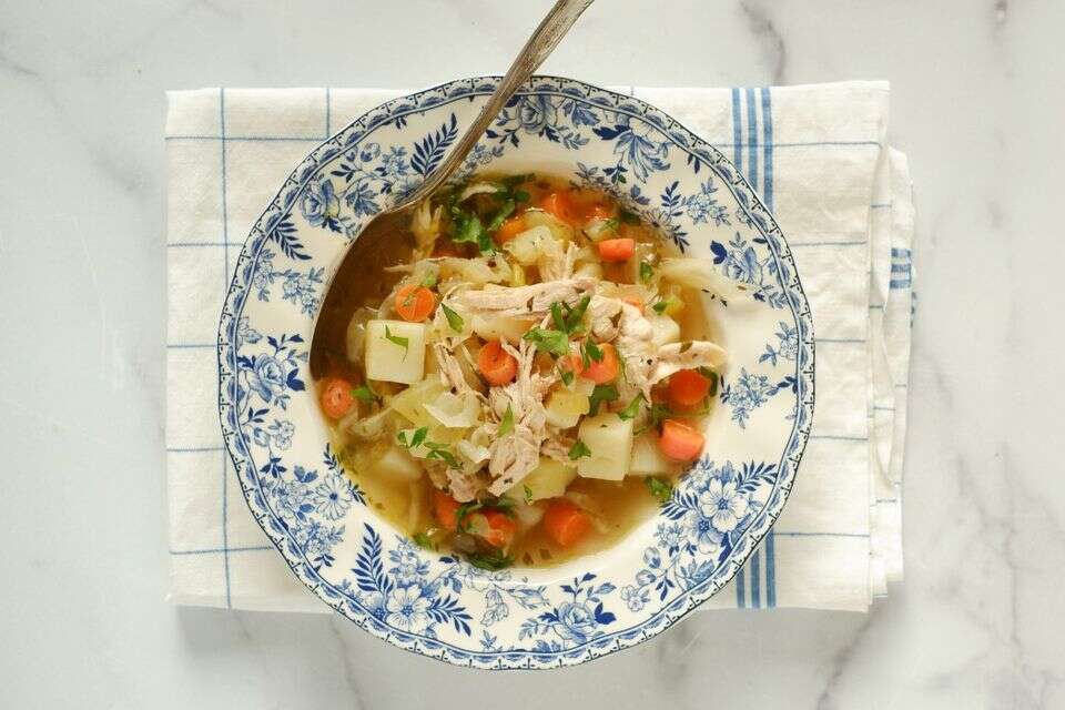 מתכון למרק עוף קלאסי - כולל הסוד הכי חשוב שלא מספרים לכם