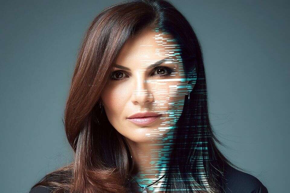 נא להכיר: שדרנית ה-AI הראשונה בישראל