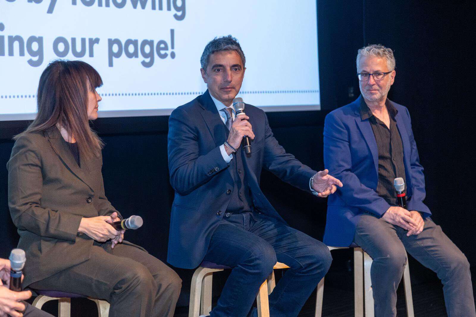 "לבנונים תומכים בשלום עם ישראל". חוסיין עבדול חוסיין (במרכז) , 