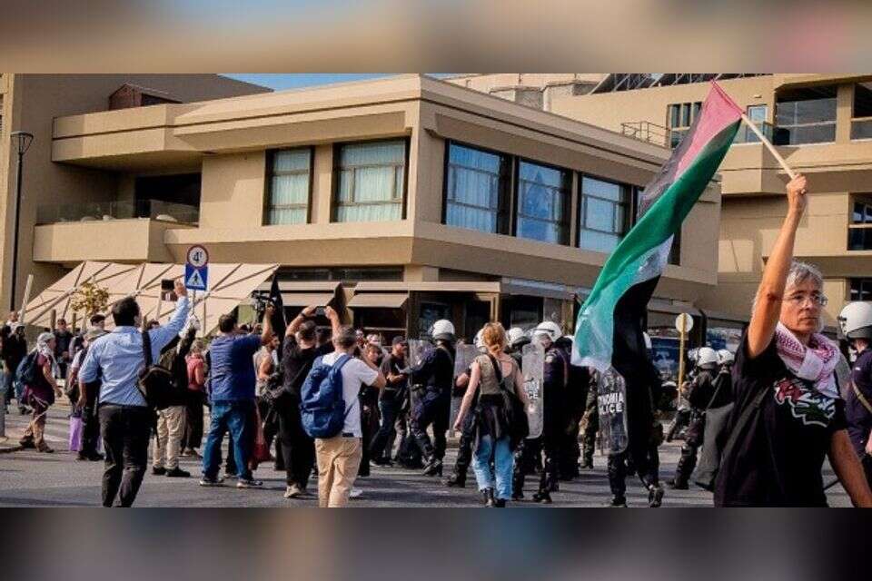 הפגנה נוספת מתוכננת נגד עגינת "קראון איריס" בכרתים (ארכיון) , שימוש לפי סעיף 27א' לחוק זכויות יוצרים