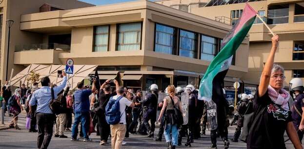 בכרתים מחריפים את הטון: "לא לשרת ישראלים במסעדות ובחנויות"