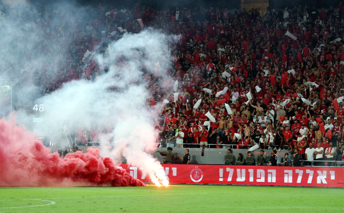 לראשונה בעידן ספרא: המלכוד של הפועל תל אביב מול האוהדים