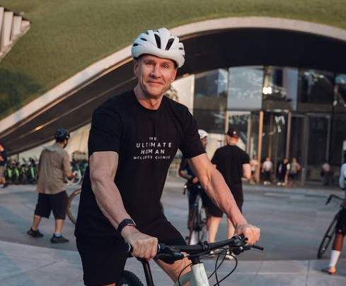 הכירו את גארי ברקה: בן 55 שגילו הביולוגי 20