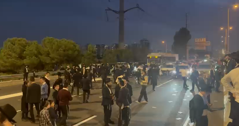 בעקבות מעצר עריק: הפגנה בבני ברק - כביש 4 חסום