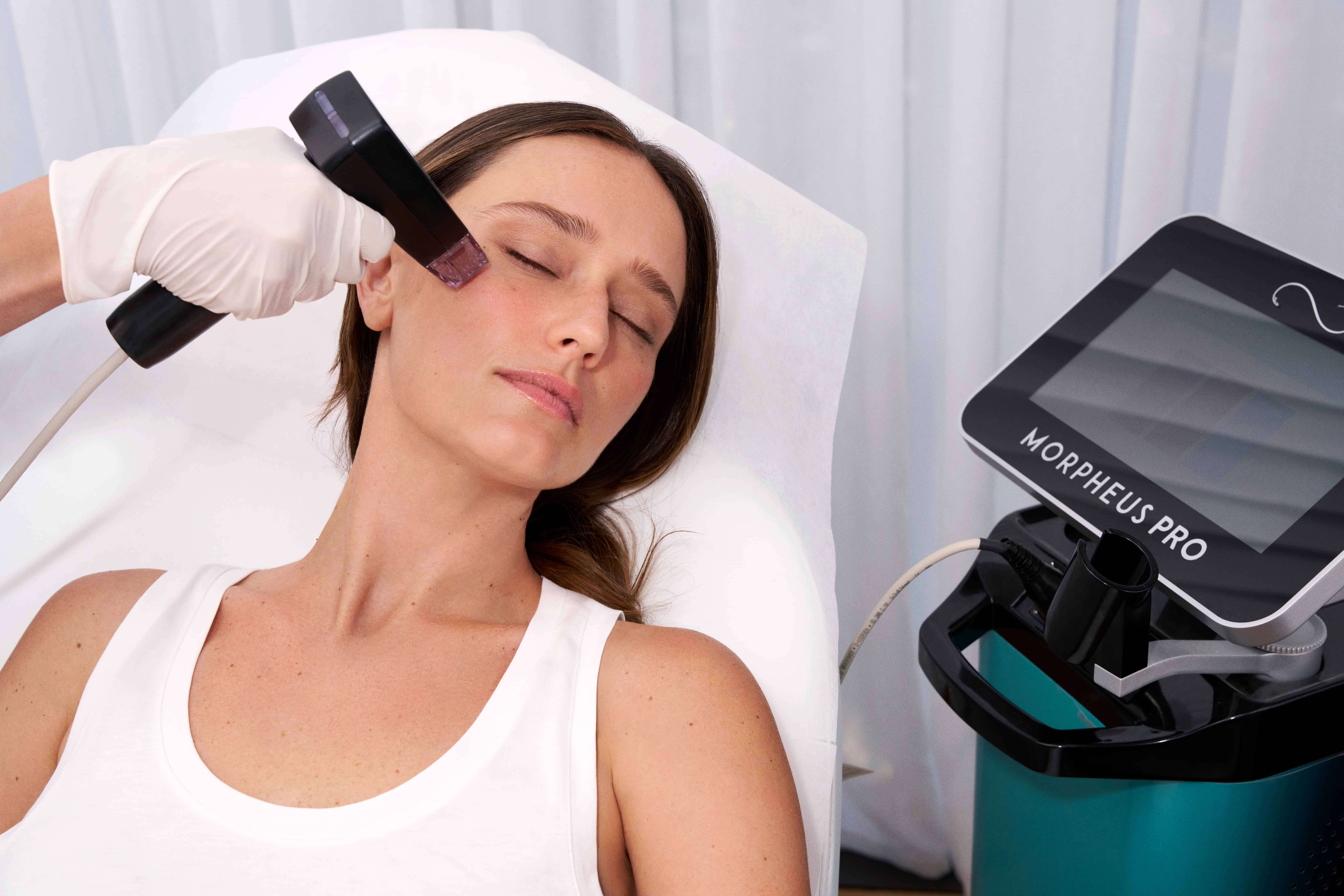 זה מוכח: יש קשר בין טיפוח פנים להערכה עצמית