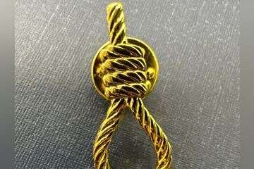 סיכה בדמות חבל תלייה , ללא