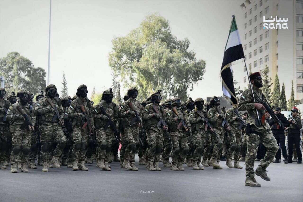 "האויב הציוני" וסיסמה משותפת: התיעודים שחושפים את הקשר בין חמאס לצבא סוריה החדש