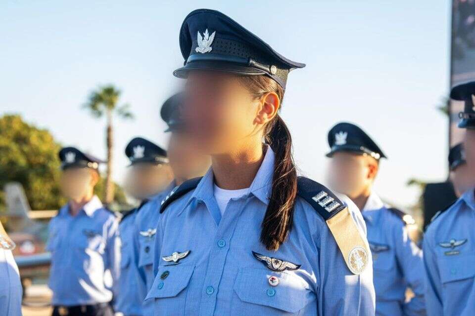 צה״ל מציג עלייה חדה בשיעור הנשים בקבע. קצינה בחיל האוויר , דובר צה"ל