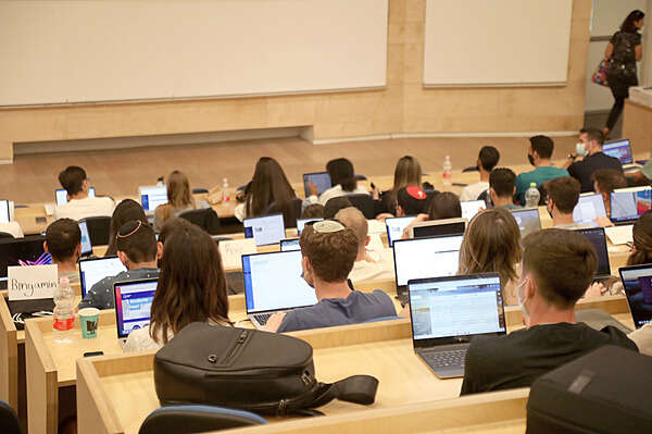 לומדים ומתמכרים: מכת הסחר בתרופות בקרב סטודנטים