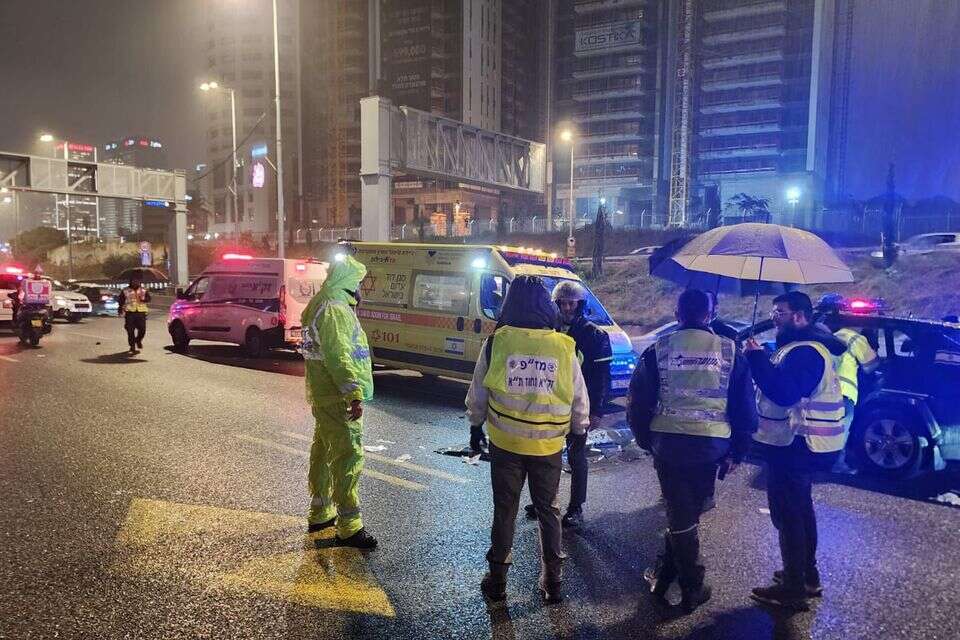 אנשי היחידה המבצעית של זק"א מתכוננים לסופה (ארכיון) , דוברות זק"א