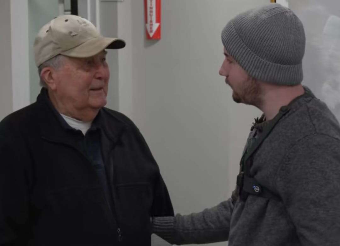 "מרגיש כמו חלום": הקופאי בן ה־88 שהפך לסיפור הכי מרגש בטיקטוק