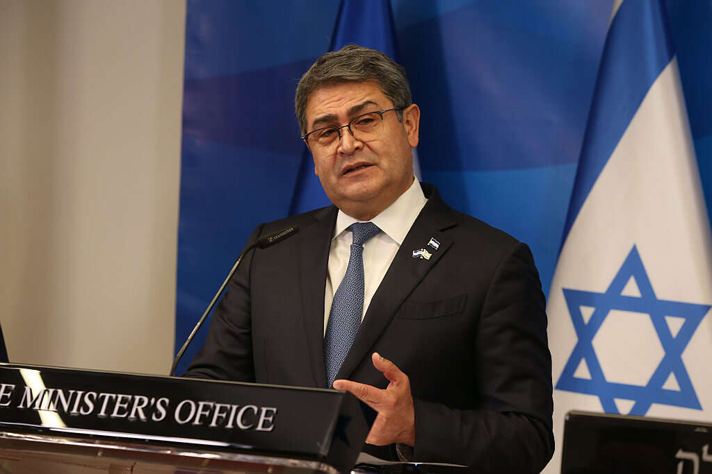 ימים אחרי שקיבל חנינה מטראמפ: צו מעצר בינלאומי לנשיא לשעבר