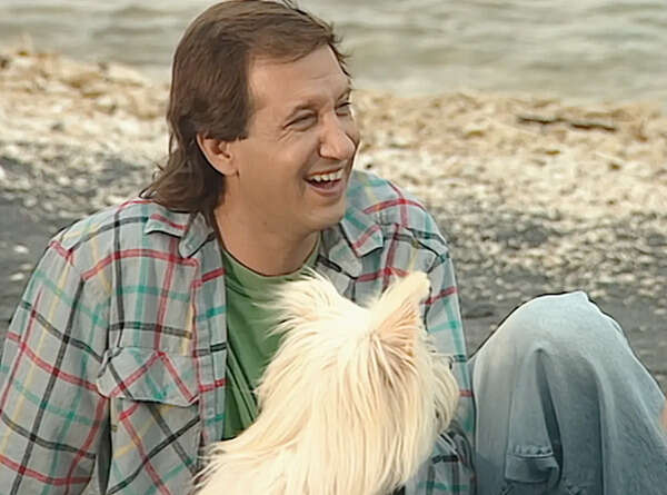 "התעקשתי לא לכבס את החולצה": אלמנתו של יגאל בשן על החפצים שהותיר אחריו